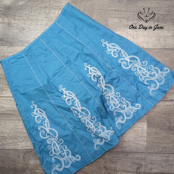 Ann Taylor Petite Embroidered Mini Skirt Size 2P - Picture 5 of 5